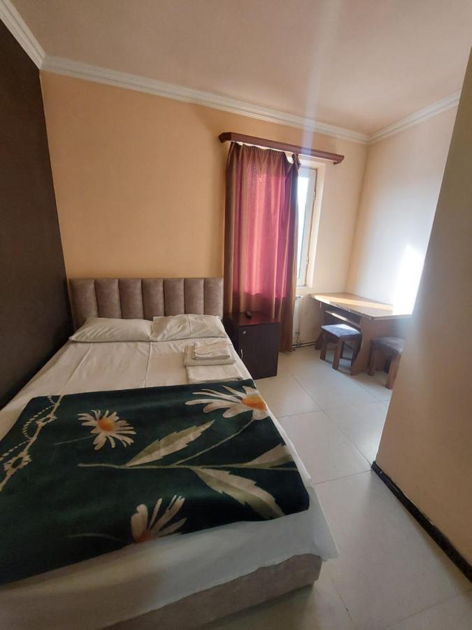 Rp Hotel- Hostel Jerevan Buitenkant foto