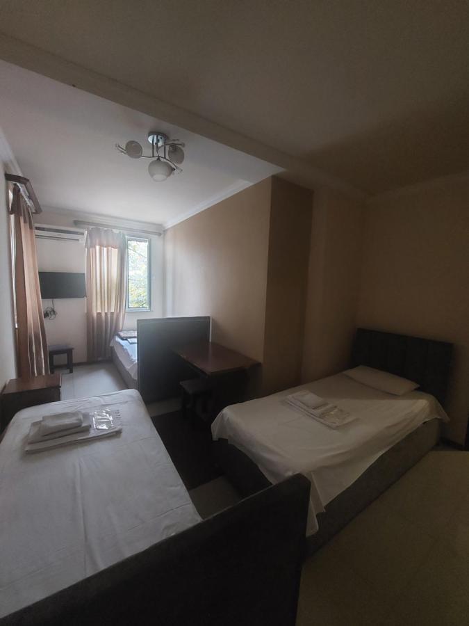 Rp Hotel- Hostel Jerevan Buitenkant foto