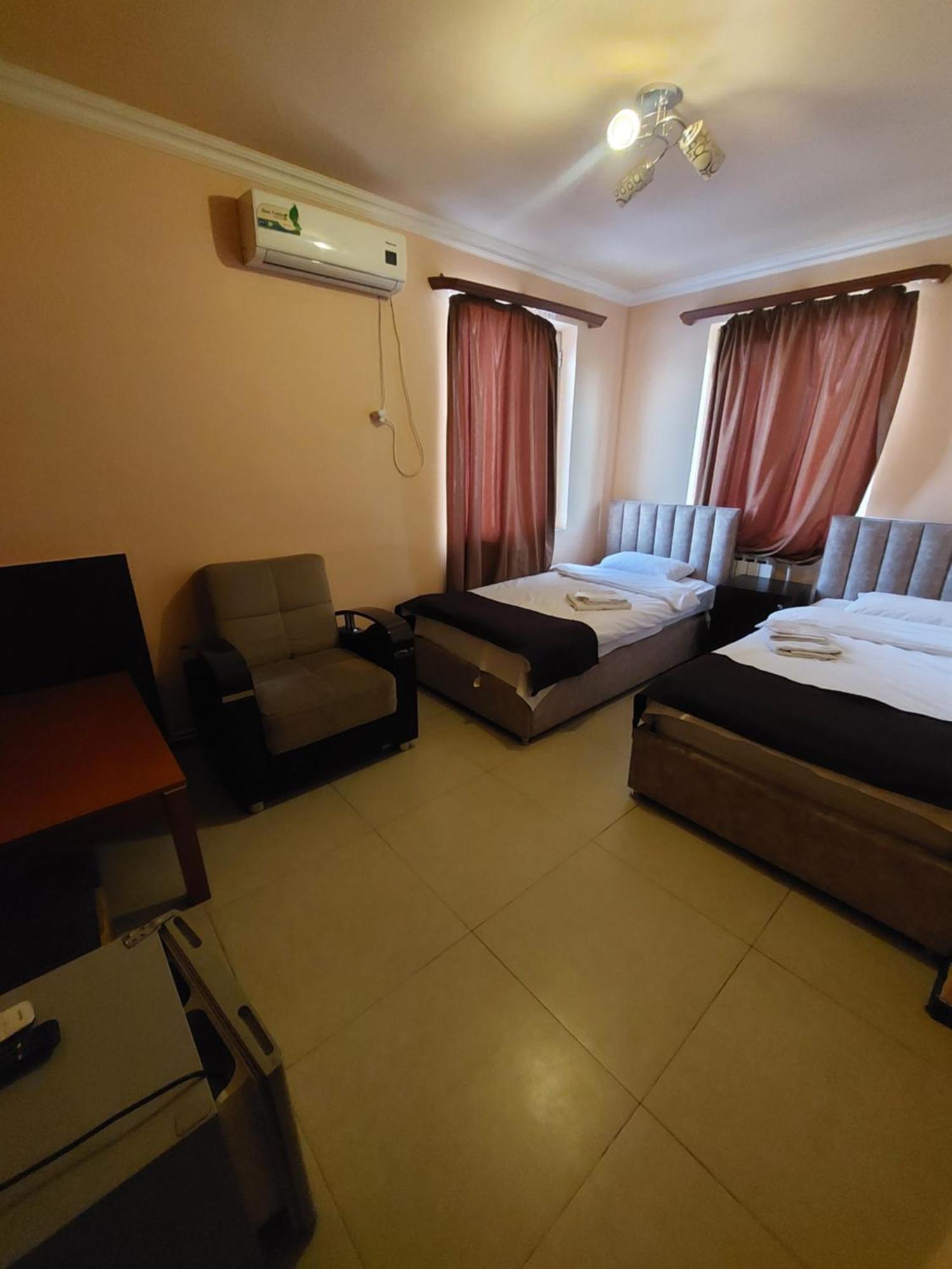Rp Hotel- Hostel Jerevan Buitenkant foto