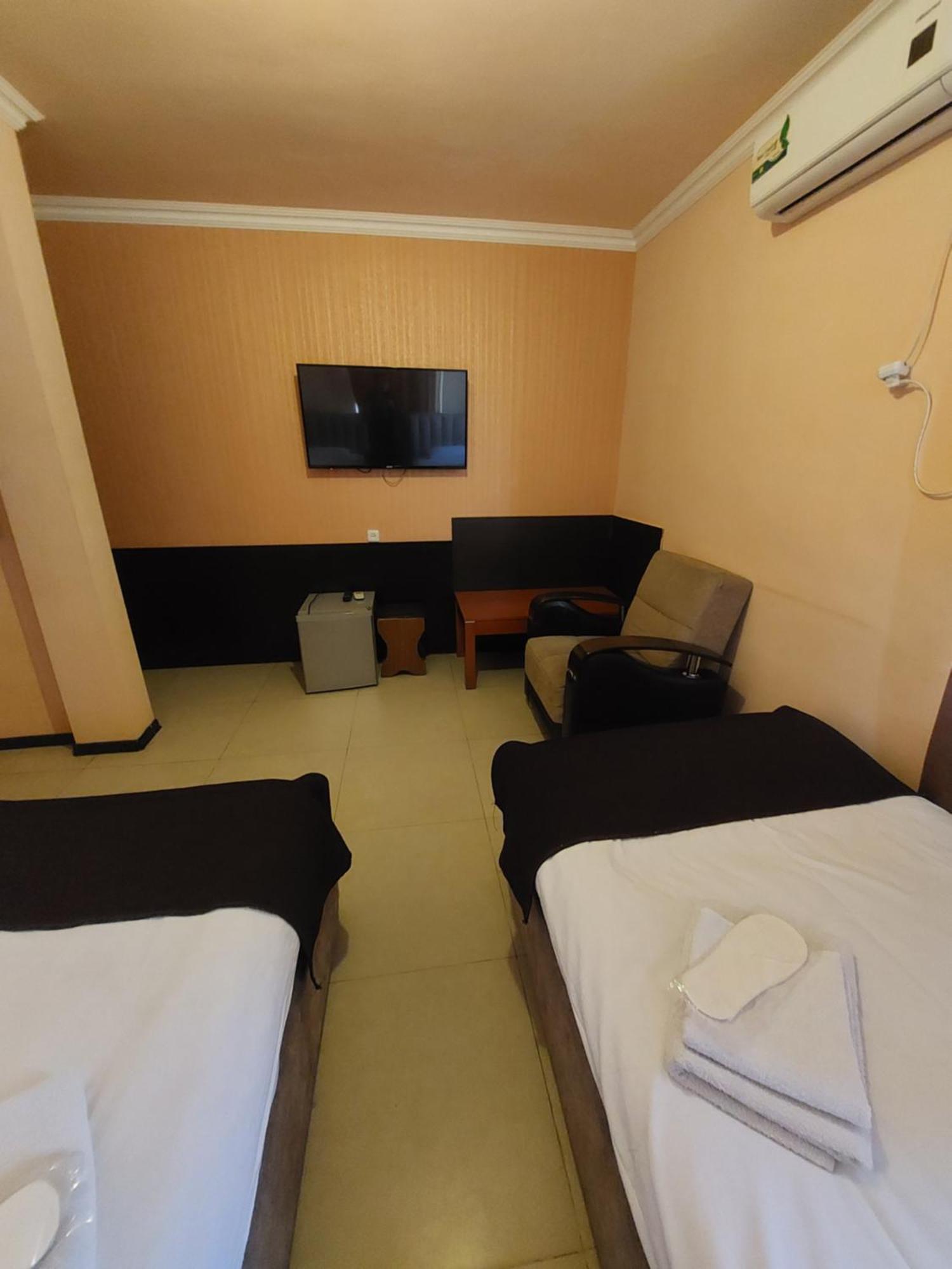 Rp Hotel- Hostel Jerevan Buitenkant foto