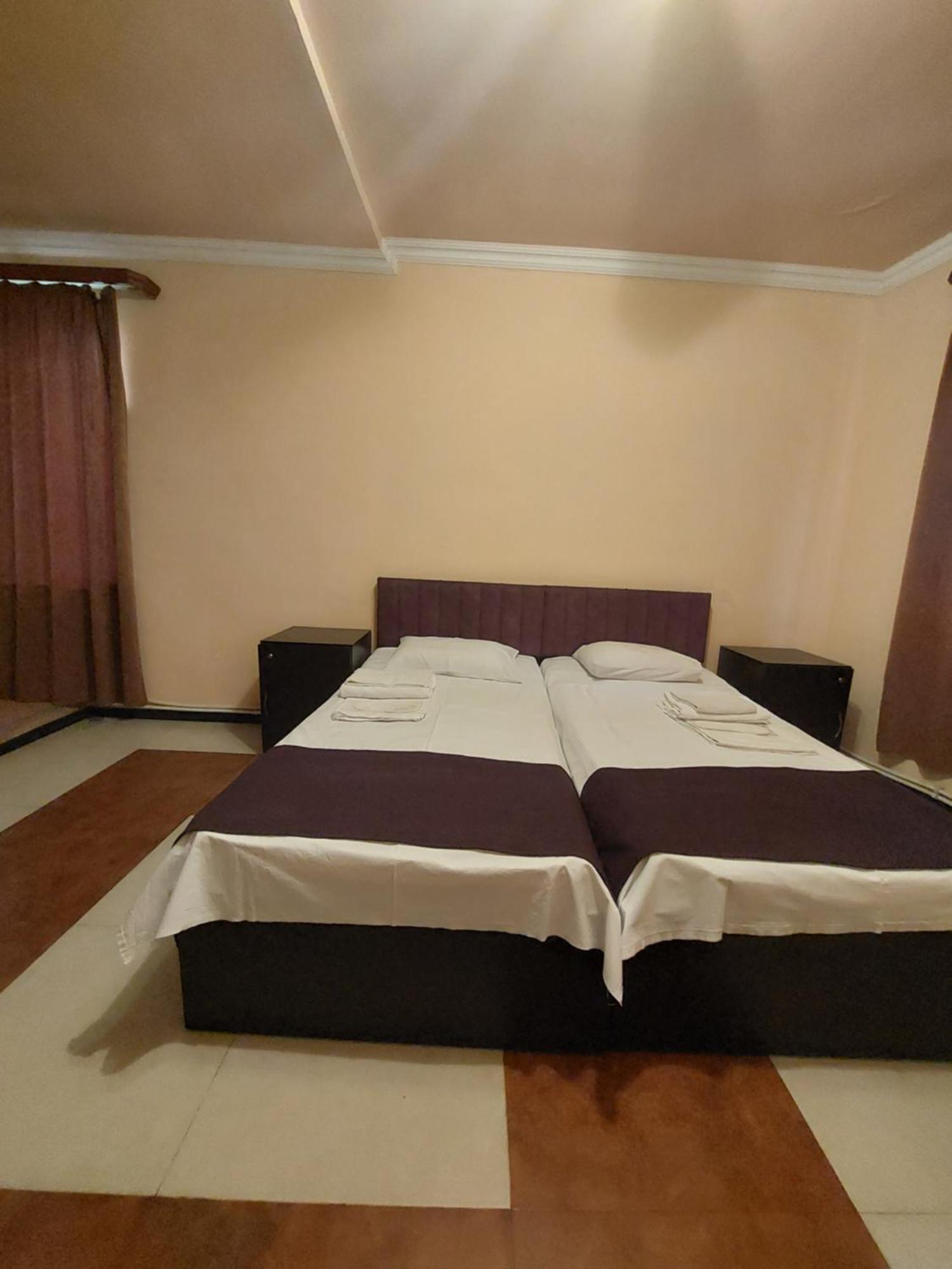 Rp Hotel- Hostel Jerevan Buitenkant foto