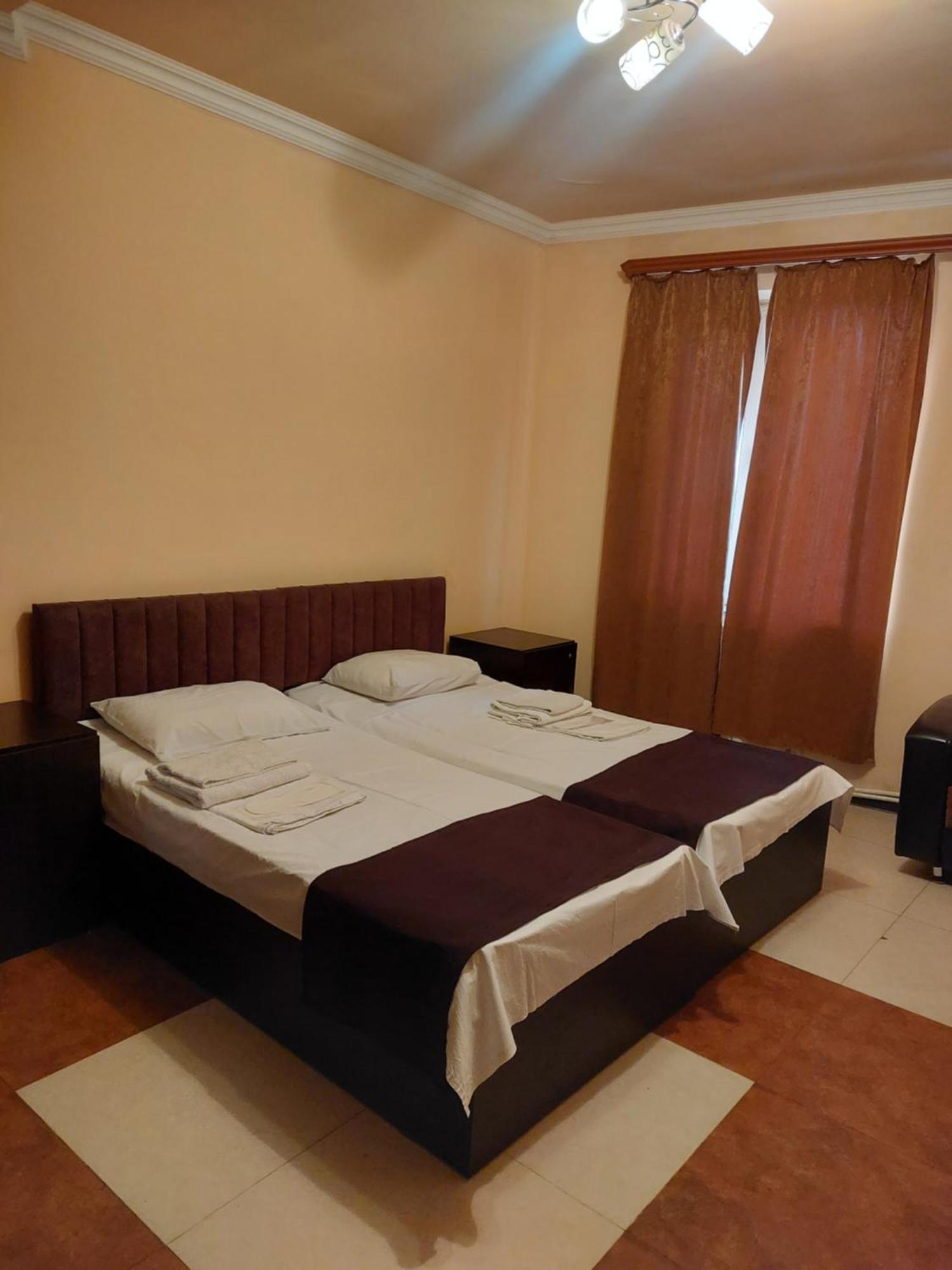 Rp Hotel- Hostel Jerevan Buitenkant foto